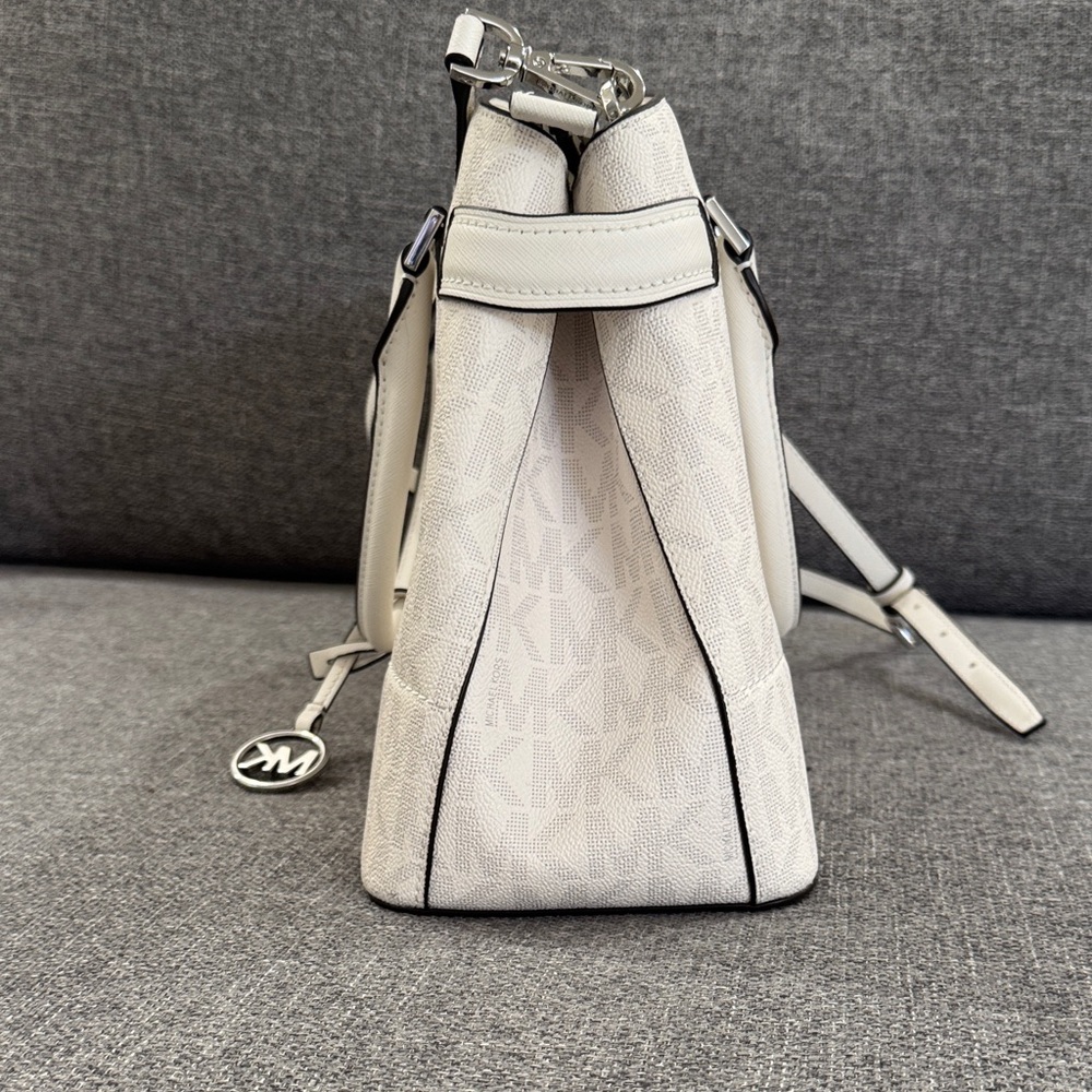 Michael Kors Monogram White Satchel - Picture 2 of 11